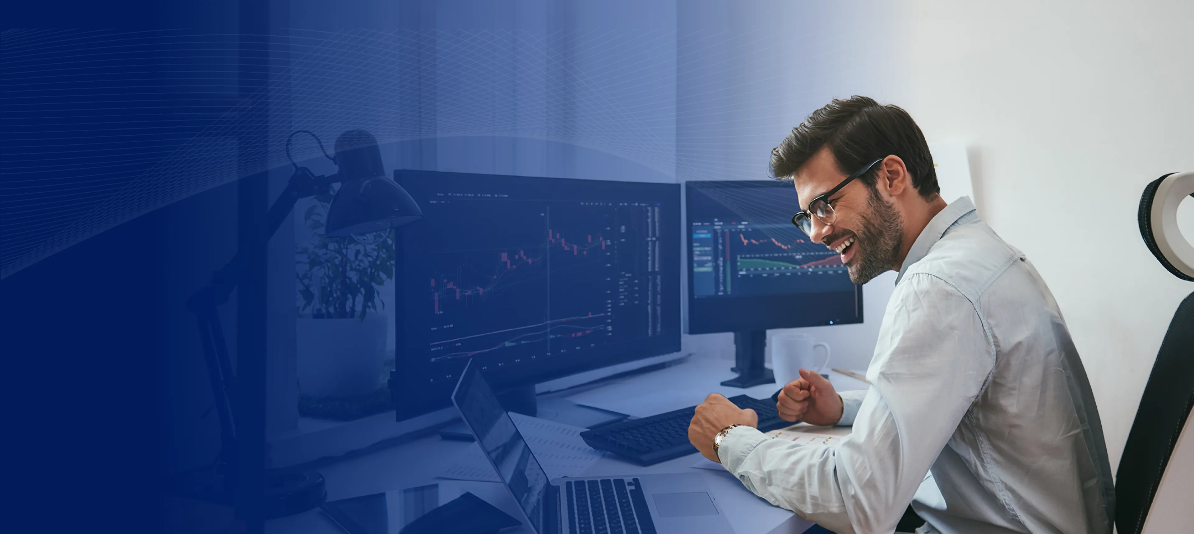 Trading product detail banner presenting data on forex, indices, crypto, and precious metals